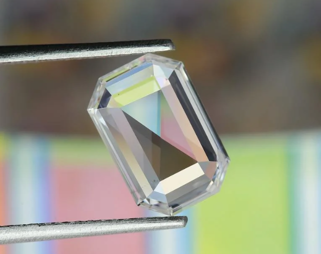 洛阳文旅送旅客“钻石”热搜背后：钻石的合成与改色